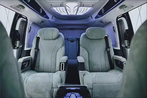 Middle row seat installation display
