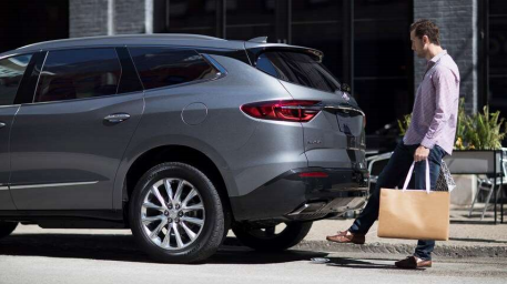 Kick sensor to open and close the tailgate