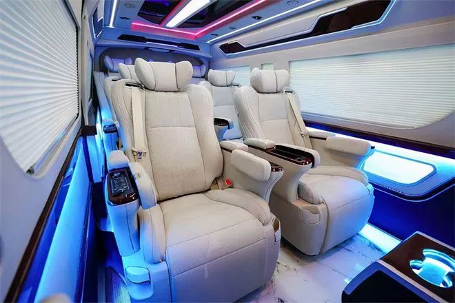 Yhdeksänpaikkainen Toyota Hiace -sisustuspäivitykset, mukaan lukien istuimet,...