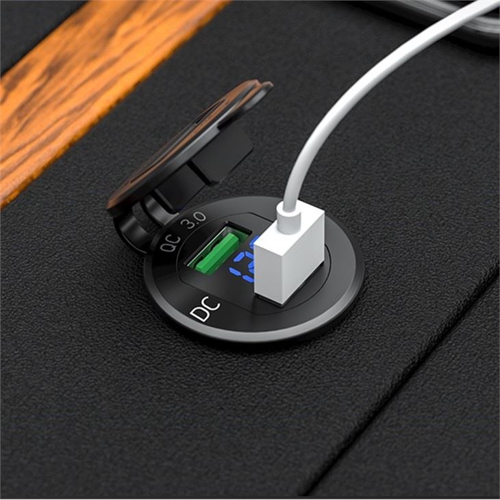 Kannettava auton USB matkustamiseen