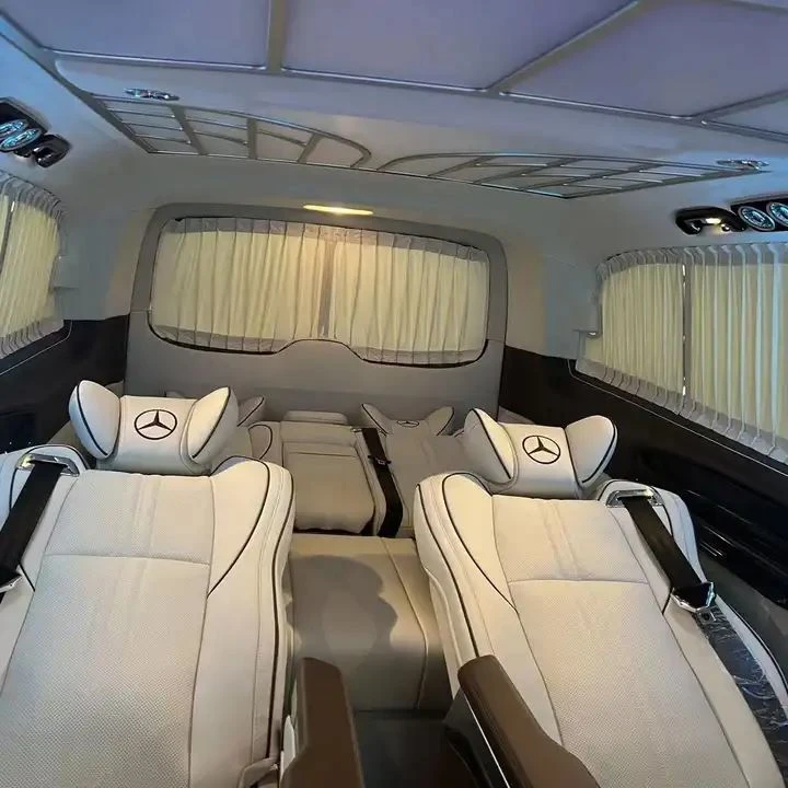 Autoverhot ja kokoon räätälöity muotoilu rungolla Sprinter Vans -bussille