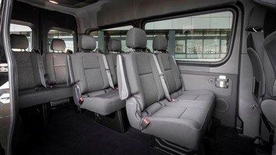 Mihin pakettiautoon mahtuu 9 matkustajaa